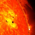 L'immagine combina le immagini di due strumenti NASA installati su Solar Dynamics Observatory (SDO): Helioseismic and Magnetic Imager (HMI)e l’ Advanced Imaging Assembly(AIA). CREDIT: NASA / SDO / AIA / HMI / Goddard Space Flight Center