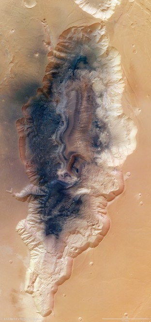 Hebes Chasma nel mosaico di otto immagini riprese dalla High Resolution Stereo Camera di Mars Express - ESA/DLR/FU Berlin (G. Neukum)