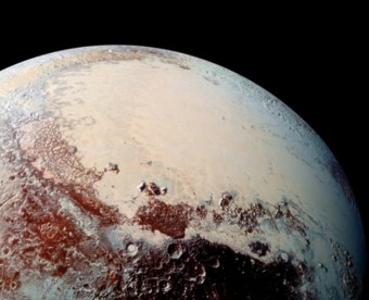 Fotografia della superficie di Plutone presa con lo strumento LORRI di New Horizons da una distanza di 80mila km. Fonte: Science