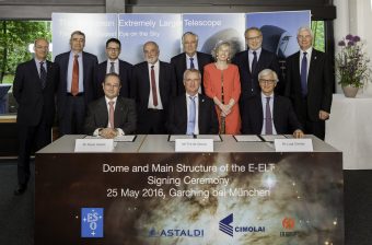  participants in the signing of the historic  agreement. Credit: ESO 