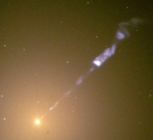 Un'immagine di M87 in ottico ripresa dal telescopio spaziale Hubble