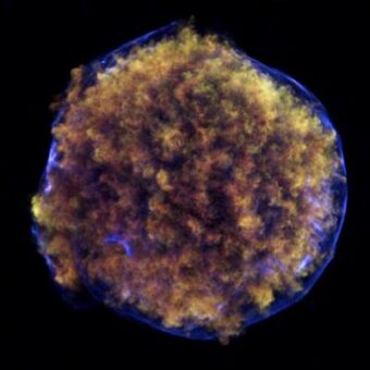 Immagine ai raggi X del resto della supernova 1572, una supernova di tipo Ia osservata nel 1572 dall'astronomo danese Tycho Brahe. Crediti: ASA/CXC/Rutgers/J. Warren, J.Hughes et al.