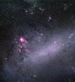 La Grande Nube di Magellano (LMC) ripresa dal telescopio Schmidt presso l'osservatorio ESO di La Silla in Cile. Crediti: ESO