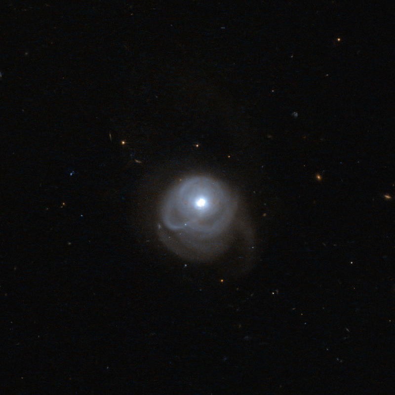 La galassia a infrarossi ultraluminosa 2MASX J05210136-2521450 catturata da Hubble. CREDIT: ESA/Hubble & NASA. Acknowledgement: Luca Limatola