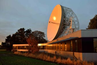 Il quartier generale della SKA Organization, e il telescopio Lovell sullo sfondo SKA, R. Millenaar (ASTRON/SKA)