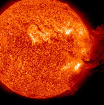 L'eruzione solare del 7 giugno 2011 ripresa dalla sonda Solar Dynamics Observatory della NASA. Crediti: NASA/SDO/AIA Consortium