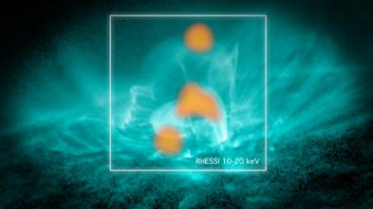 Una sovrapposizione di dati provenienti da due veicoli spaziali della NASA: si nota il processo di riallineamento dei campi magnetici. (Credit: NASA/SDO/RHESSI/Goddard)