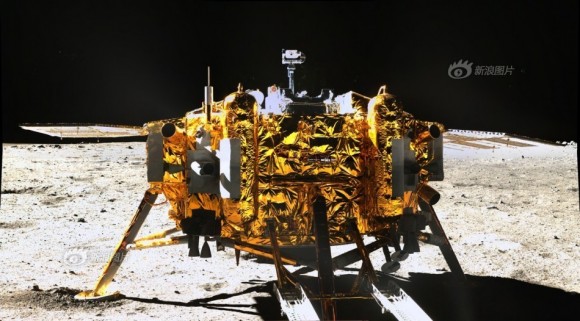 Change-3 fotografato dalla fotocamera panoramica del rover Yutu. Crediti: Chinese Academy of Sciences
