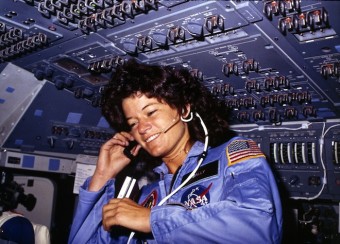 Sally Ride, prima donna americana nello spazio.