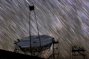 I telescopi Major Atmospheric Gamma-ray Imaging Cherenkov installati sull'isola di La Palma alle Canarie. La foto e’ stata realizzata dall’astrofotografo portoghese Miguel Claro