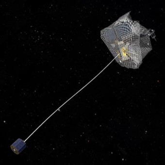 Netting_a_derelict_satellite