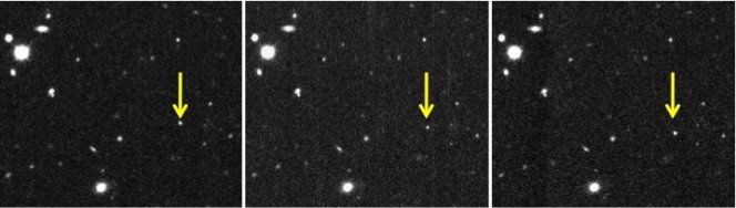 Le frecce indicano il movimento nel cielo di 2012 VP113 in una di sequenza di immagini prese  dalla Dark Energy Camera al telescopio Blanco in Cile. Crediti: Scott Sheppard / Carnegie Institution for Science