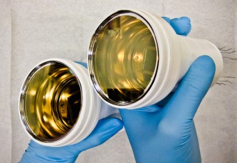 Due dei 488 tubi fotomoltiplicatori (PMTs) utilizzati dall'esperimento LZ per rilevare i segnali (fonte: http://lz.lbl.gov/) 