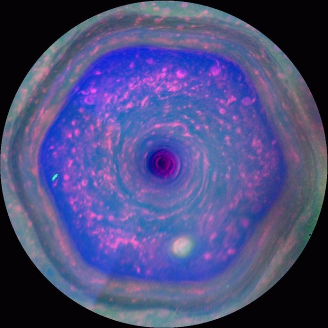 Uragano su Saturno. Crediti: NASA/JPL-Caltech/SSI/Hampton University