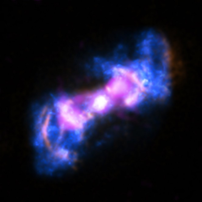 La galassia attiva Mrk 573. Crediti: X-ray, NASA/CXC/SAO/A.Paggi et al; Optical, NASA/STScI; Radio, NSF/NRAO/VLA