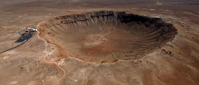 Meteor Crater, uno dei crateri da impatto più famosi al mondo. Canyon Diablo è il nome dato alla serie di frammenti del meteoroide caduto in situ quasi 50mila anni fa.