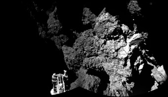 Il selfie del "piede" di Philae  appoggiato sulla roccia della cometa. Crediti: ESA / Rosetta / Philae / CIVA 