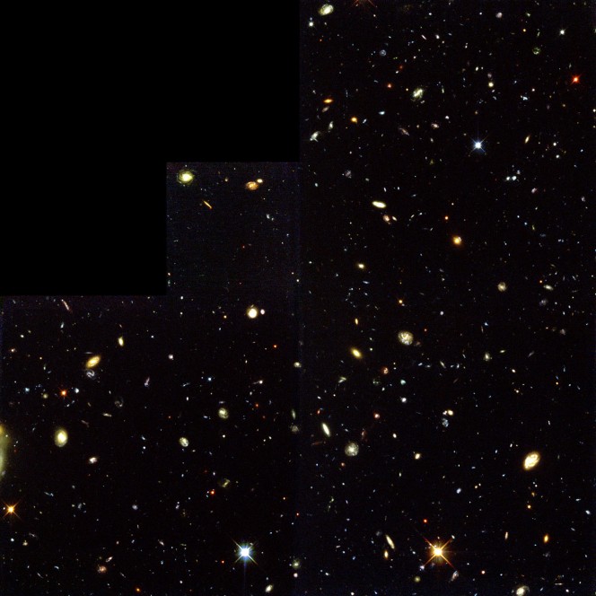 Questa immagine presa dal telescopio spaziale Hubble della NASA/ESA è una delle più profonde dell'Universo in luce visibile/ultravioletta. Mostra una minuscola regione della costellazione meridionale del Tucano, chiamata Campo Profondo Meridionale di Hubble. L'immagine è stata presa dalla camera WFPC2 (Wide Field Planetary Camera 2) nel 1998. La luce proveniente dalle galassie è stata analizzata anche con lo spettrografo STIS (Space Telescope Imaging Spectrograph). Crediti: R. Williams (STScI), the HDF-S Team, and NASA/ESA