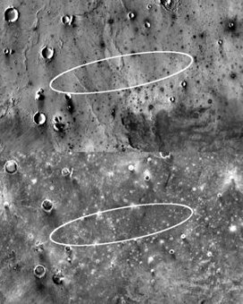 Due immagini a infrarossi scattate da THEMIS mostrano l’area ellittica di atterraggio del lander InSight di giorno (in alto) e di notte. La prima immagine mostra una pianura lavica costellata di crateri e creste. La notturna, invece, rivela zone rocciose e  brillanti perché hanno mantenuto il calore accumulato durante il giorno. Le aree coperte di polvere, comunque, si raffreddano subito dopo il tramonto, diventando fredde e scure, THEMIS è abbastanza potente da poterle fotografare. L'ellisse atterraggio misura 130 km di lunghezza per 27 km di larghezza. Crediti: NASA/JPL-Caltech/Arizona State University 