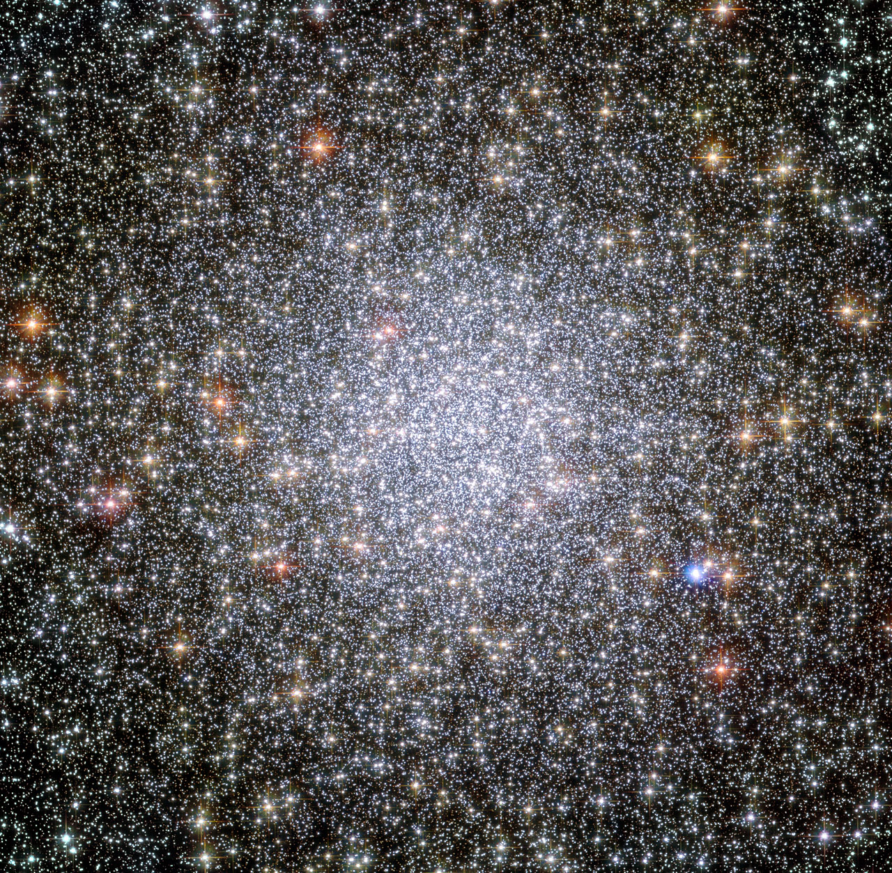 Questa è l'immagine scattata dal telescopio orbitante di NASA/ESA Hubble: si tratta di un ammasso globulare noto come NGC 104 o 47 Tucanae. Dopo Omega Centauri, questo è l'ammasso globulare più luminoso nel cielo notturno e ospita, migliaia e migliaia di stelle. Crediti: NASA, ESA, and the Hubble Heritage (STScI/AURA)-ESA/Hubble Collaboration  Acknowledgment: J. Mack (STScI) and G. Piotto (University of Padova, Italy)