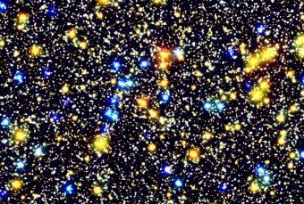 Un dettaglio dell'ammasso Omega Centauri preso dal telescopio spaziale Hubble dove sono visibili le stelle più luminose nella banda ultravioletta. Dati da Bellini et al. (2013, ApJ, 769L, 32B), ottenuti dal proposal AR1​2656 di Anderson, J. et al.
