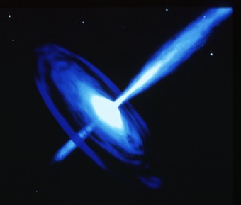 Rappresentazione artistica della radio galassia PKS 0521-36 basata sulle riprese effettuate dall'Hubble Space Telescope. Crediti: Dana Berry (STScI)