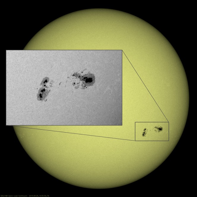 Il gruppo di macchie solari osservato negli ultimi giorni dello scorso mese così come appariva il 26 agosto, una volta che le stesse si erano distanziate. Credit: Solar Dynamics Observatory, NASA