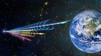 Impressione artistica di un Fast Radio Burst in arrivo sulla Terra. Crediti: Jingchuan Yu, Planetario di Pechino