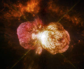 Rielaborazione di un'immagine della nebulosa dell'Omunculo ripresa dallo Hubble Space Telescope. Nebulose come questa si formano per effetto dei venti stellari, che rimuovono ingenti quantità di massa dalla superficie stellare. Se una stella perde troppa massa per venti stellari nel corso della sua vita non può formare un buco nero stellare massiccio come quelli visti da LIGO/Virgo. Crediti: NASA, ESA, and the Hubble SM4 ERO Team 