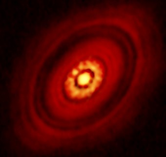 Immagine composita ALMA/VLA di HL Tauri. Crediti: Carrasco-Gonzalez, et al.; Bill Saxton, NRAO/AUI/NSF.