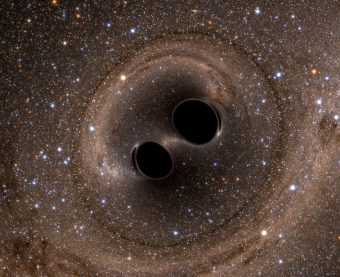 Rappresentazione artistica dei due buchi neri all'origine delle onde gravitazionali rivelate da LIGO. Crediti: SXS Lensing