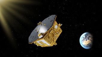 Rappresentazione artistica di LISA Pathfinder nello spazio. Crediti: ESA