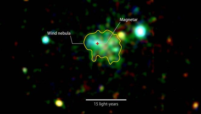 L'immagine a raggi X mostra l’emissione estesa intorno a Swift J1834.9-0846, una pulsar che appartiene alla famiglia delle magnetar, a causa di un campo magnetico particolarmente intenso. Il bagliore esteso nasce da una nube di particelle in rapido movimento prodotta dalla stella di neutroni e localizzato nei suoi dintorni. Il codice colore indica diversi intervalli di energia nei raggi X: in rosso le energie pari a 2.000-3.000 elettronvolt (eV), in verse 3,000-4,500 eV, e in blu da 5.000 a 10.000 eV. L'immagine combina le osservazioni raccolte dal telescopio spaziale XMM-Newton il 16 marzo e il 16 Ottobre 2014. Credits: ESA/XMM-Newton/Younes et al. 2016
