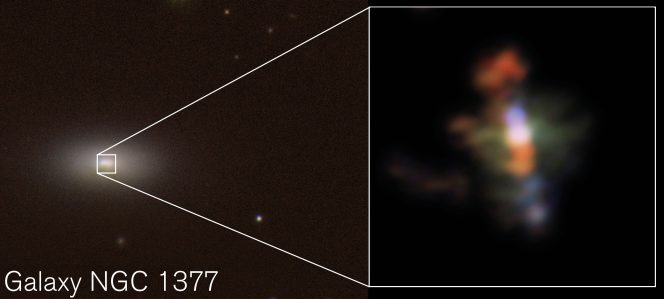La vista ravvicinata di Alma (dx) del centro della galassia NGC 1377 rivela un getto vorticoso, dove le nubi di gas colorate in rosso si stanno allontanando da noi, mentre quelle blu si dirigono verso di noi, rispetto il centro della galassia. Crediti: CTIO/H. Roussel et al/ESO; Alma/ESO/NRAO/S. Aalto