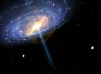 Rappresentazione artistica della Via Lattea così come poteva apparire 6 milioni di anni fa, durante una fase d’attività di tipo “quasar”. S’intravede una soffice bolla arancione estendersi dal centro galattico verso l’esterno per un raggio di circa 20 mila anni luce. Oltre i confini della bolla, la presenza d’una “nebbia” pervasiva fatta di gas caldissimo, un milione di gradi, potrebbe spiegare l’enigma della massa mancante della galassia. Crediti: Mark A. Garlick/CfA