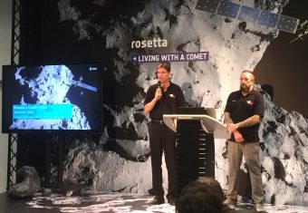 Ultimi minuti di missione per Rosetta. Markus Bauer (a sx) e Matt Taylor (a dx). Crediti: Elisa Nichelli / Media INAF